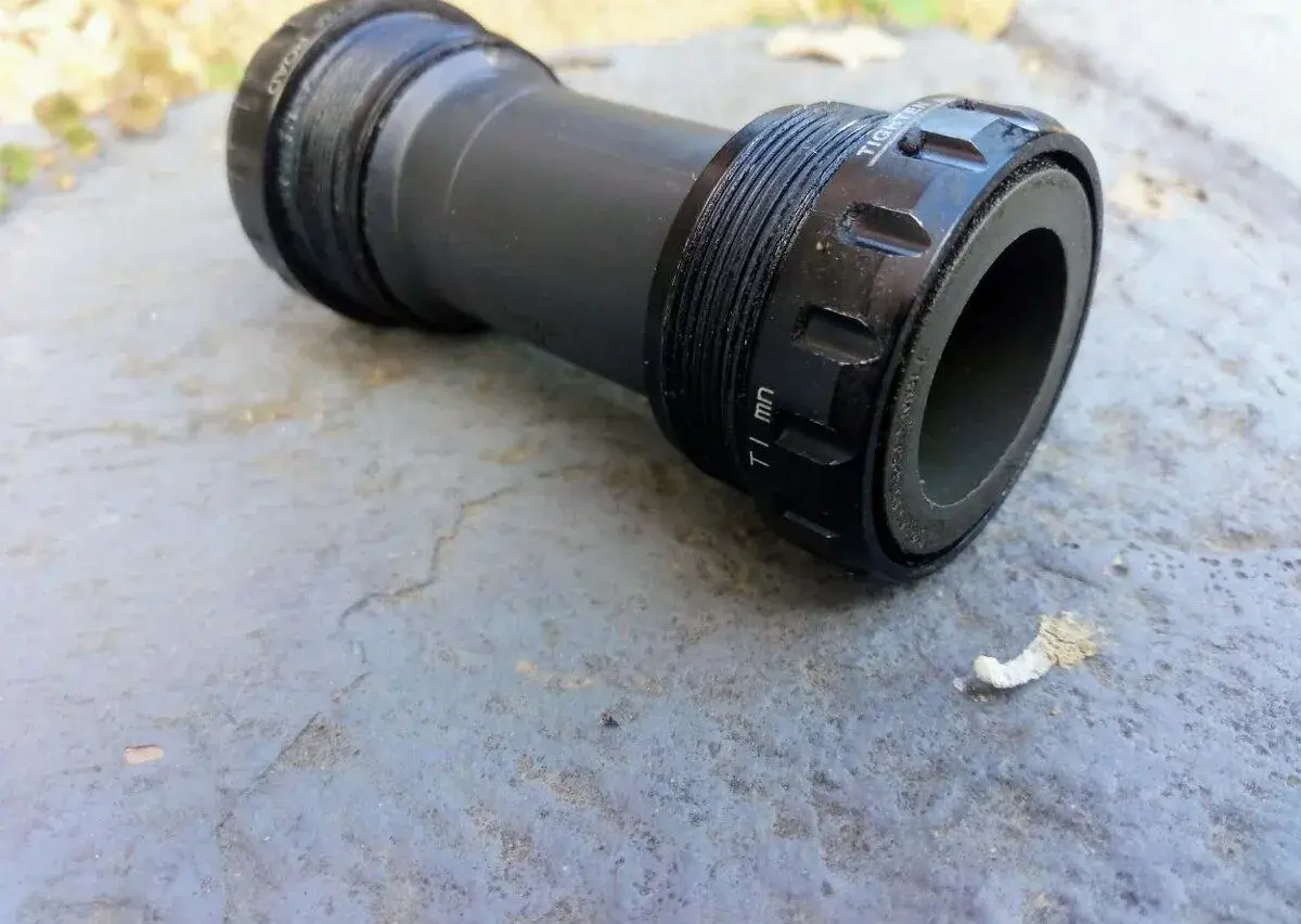střed SHIMANO italský závit