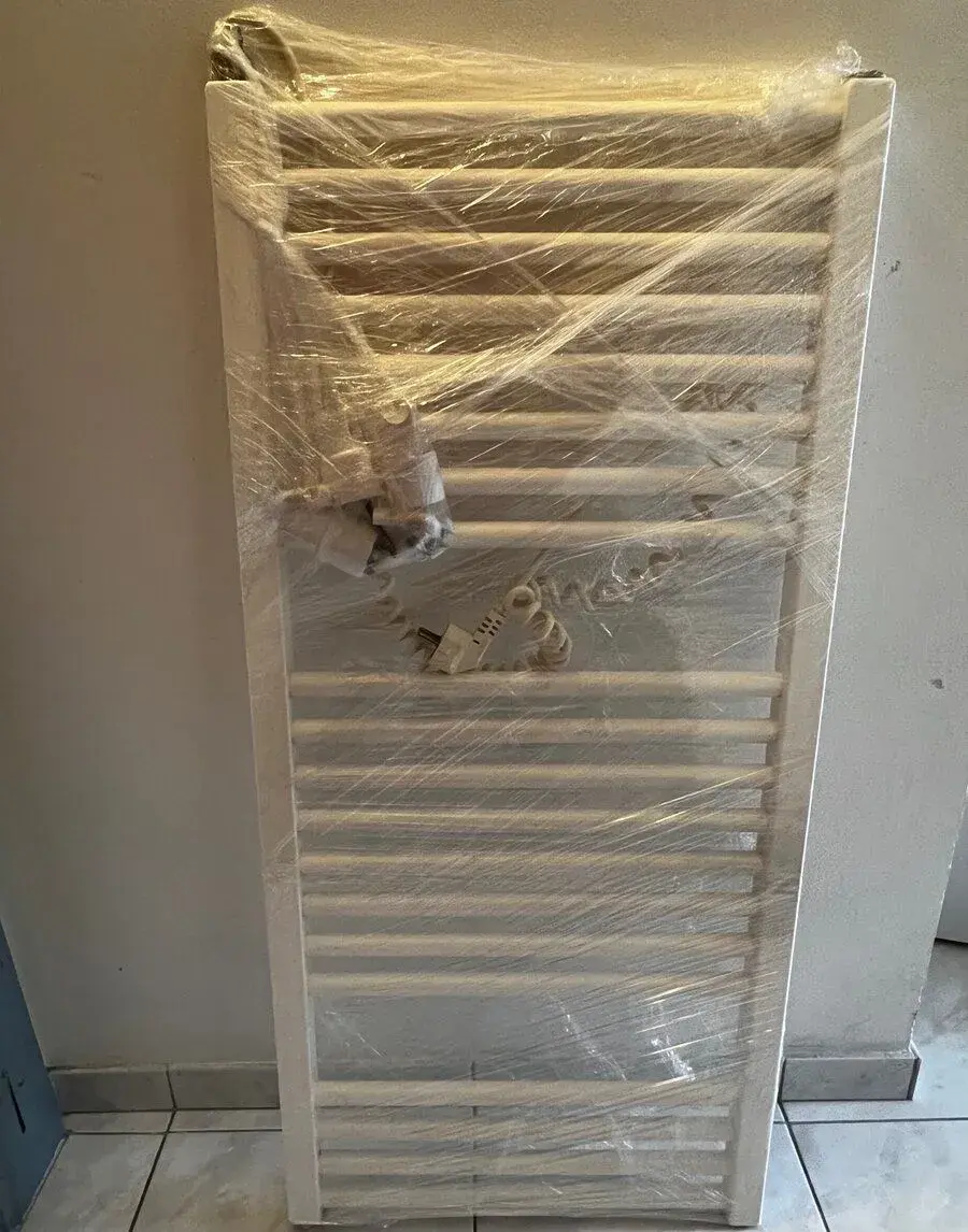 Elektrický koupelnový topný žebřík / sušák na ručn