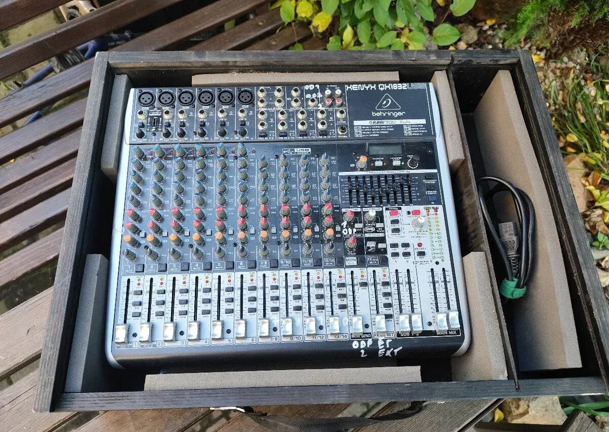 Behringer Xenyx QX 1832 USB