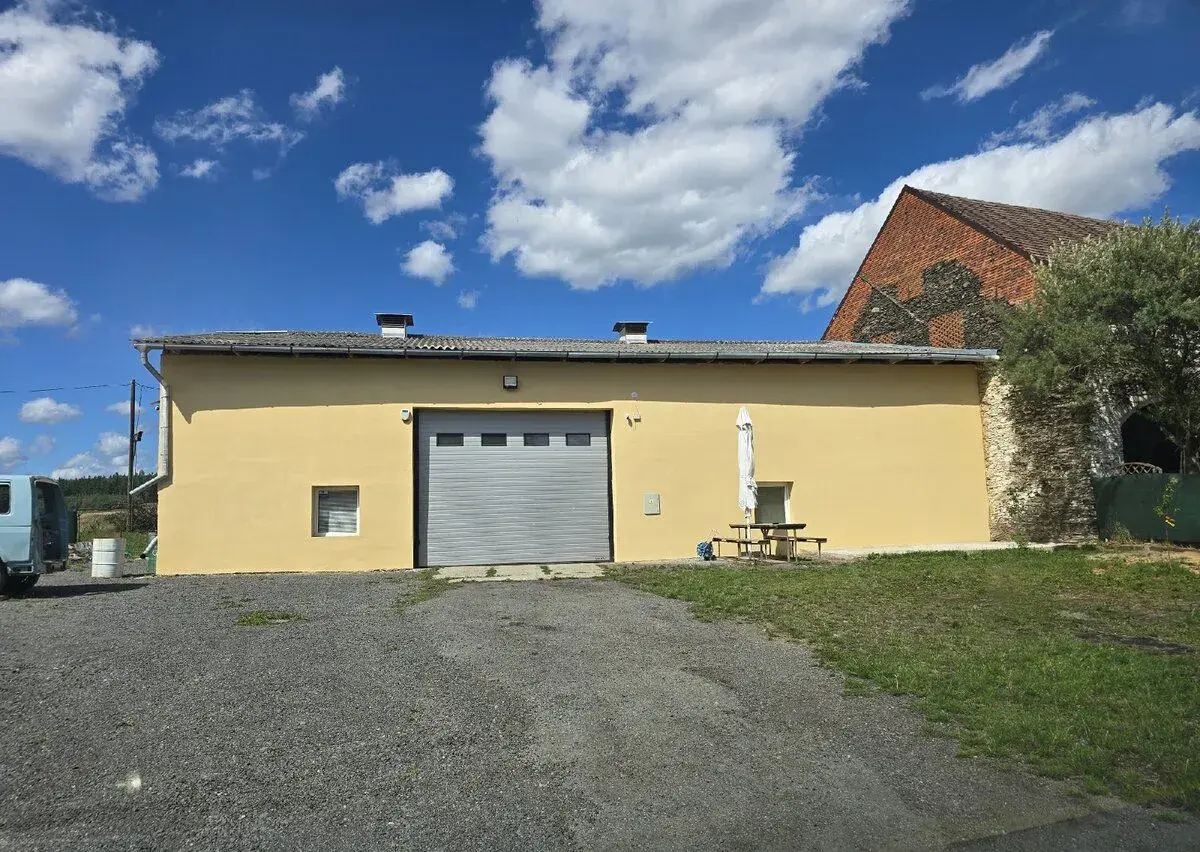 Hala 200m2 Dum + Hospodářska budova Pozemek 1850m2