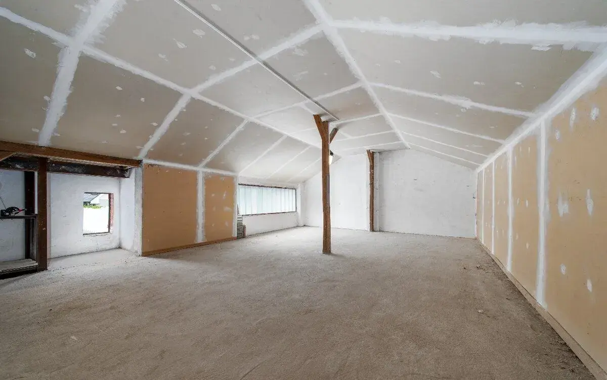 Podkroví 170m2 s elektřinou - Mnichovo Hradiště