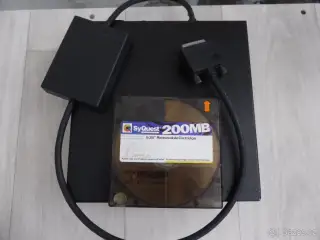 Vintage SyQuest 5.25" disketová mechanika