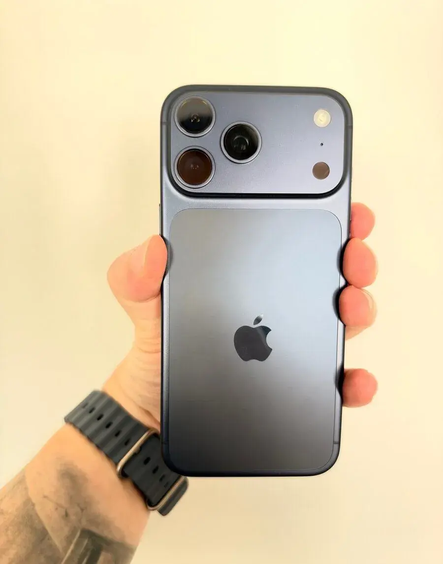 iPhone 17 Pro Max 256 GB, temně modrý, záruka do 10/2027