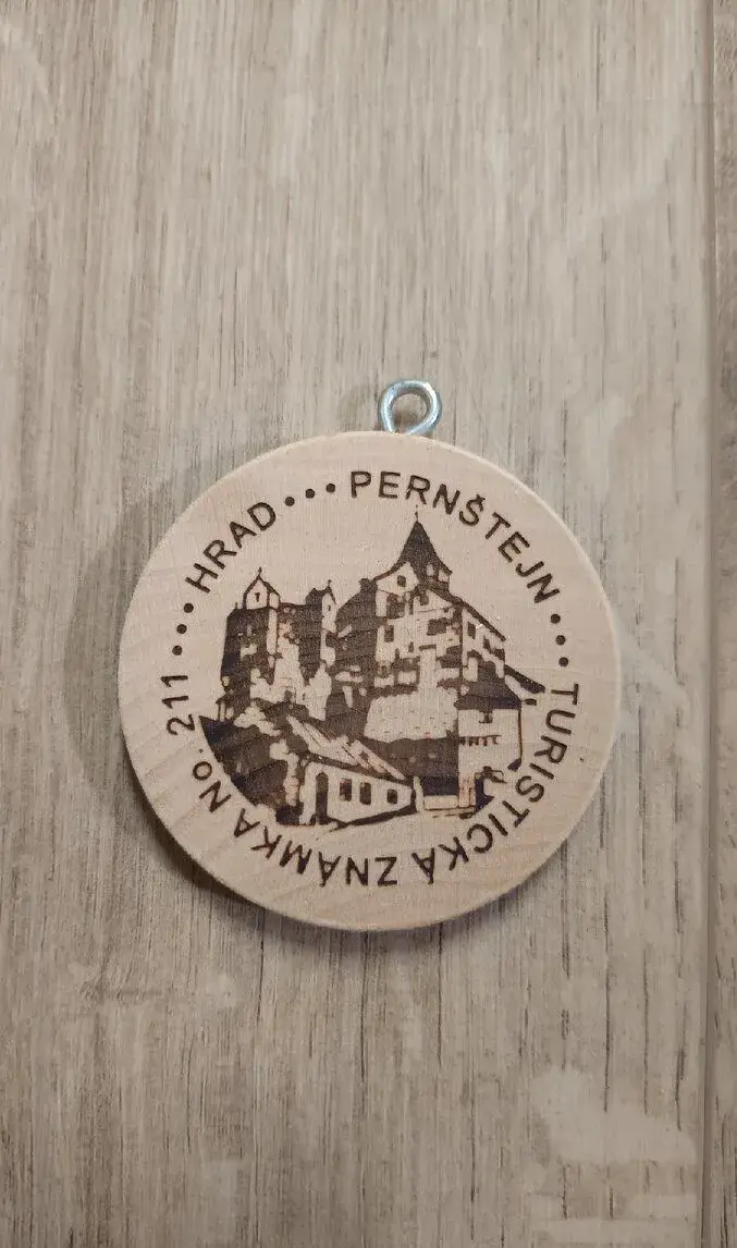 Turistická známka 211 - Pernštejn