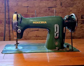 Šicí stroj Minerva. Pouze osobní odběr: Háj ve Slezsku.
