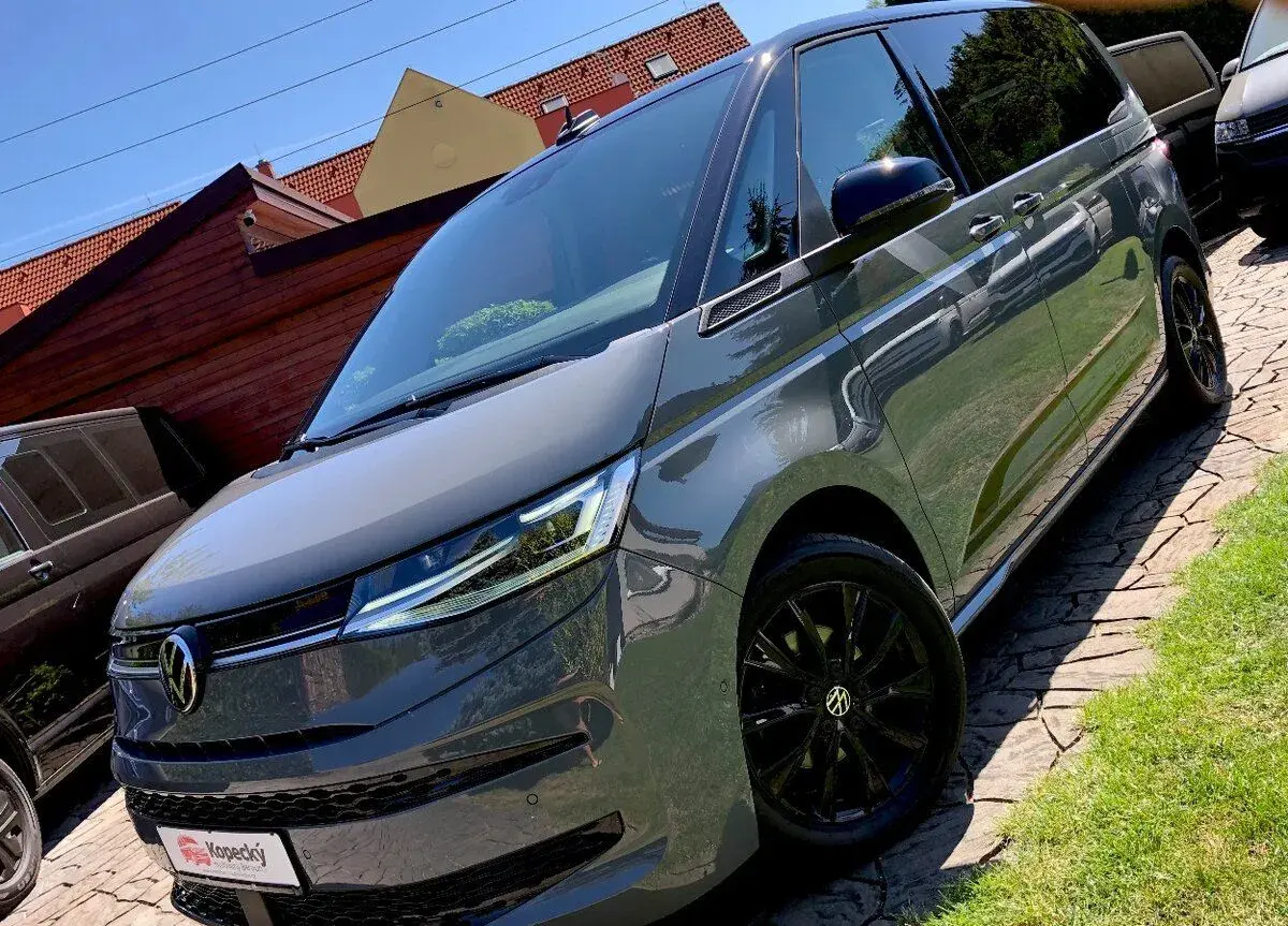 Volkswagen Multivan – 2024, 59 000 km