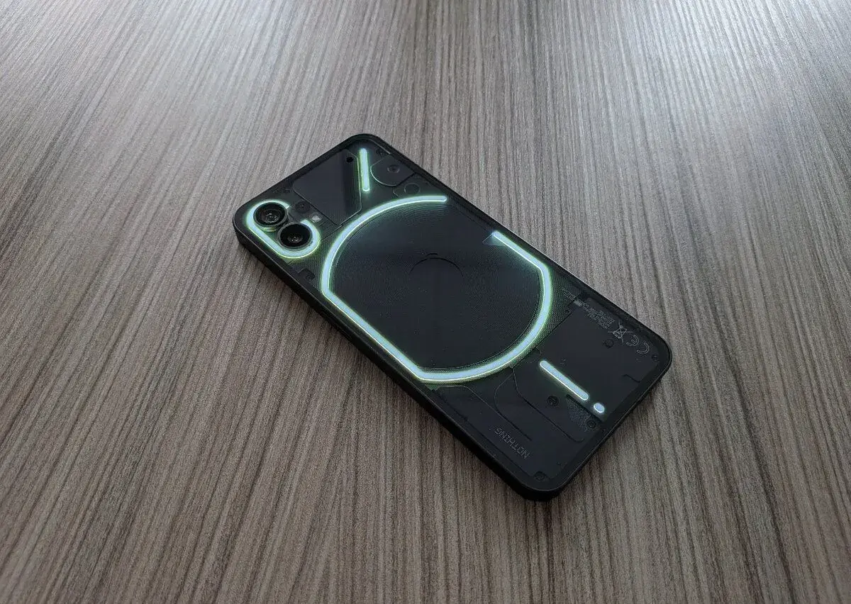 Nothing Phone (1) 8/128 GB – černý