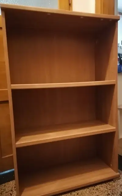 Bytelný regál se 2 policemi