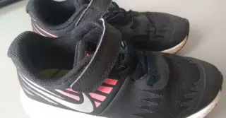 Tenisky Nike růžovo černé v. 28,5 cm
