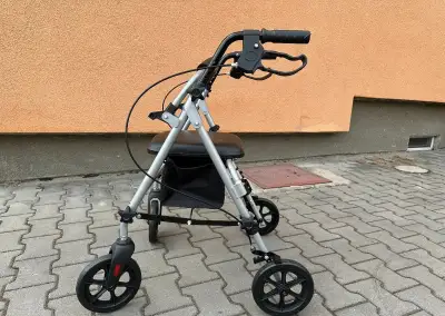 Chodítko pro seniory - odlehčené skládací