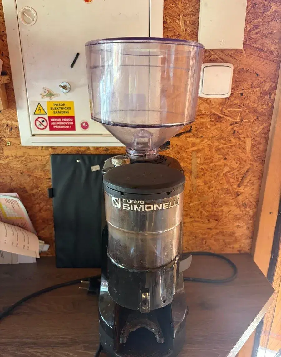 Profi kávový mlýnek Nuova Simonelli (ploché kameny 65 mm)