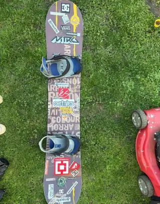 Snowboard ARROW RECON 160 cm + vázání