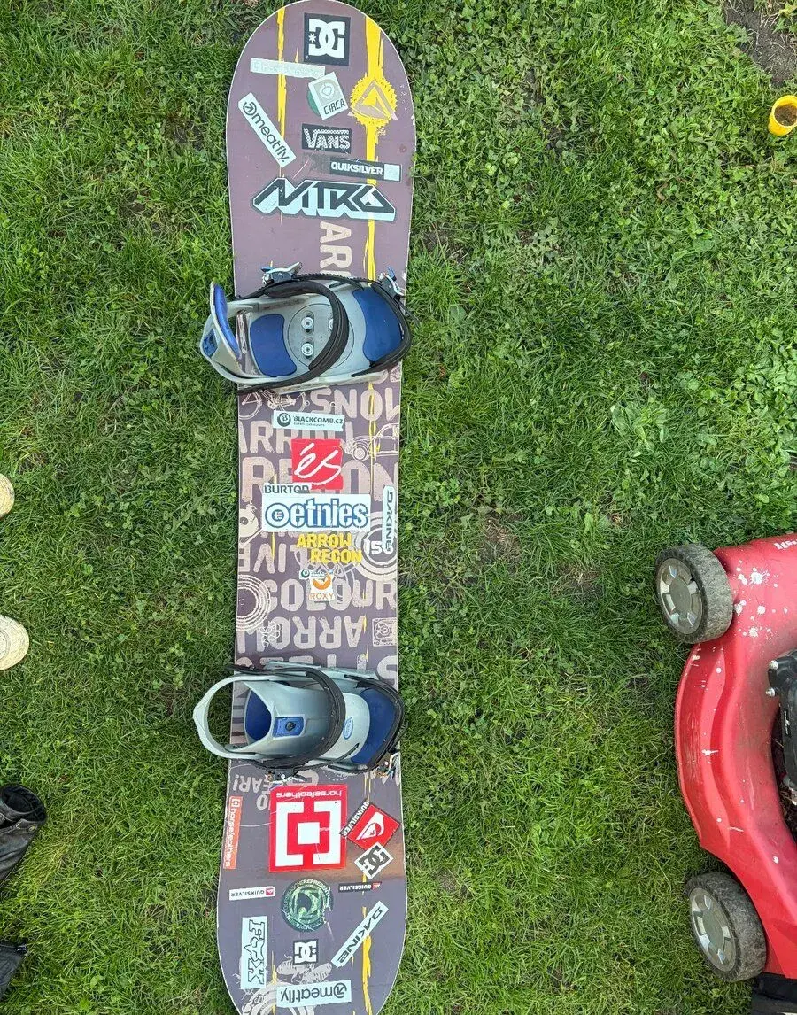 Snowboard ARROW RECON 160 cm + vázání