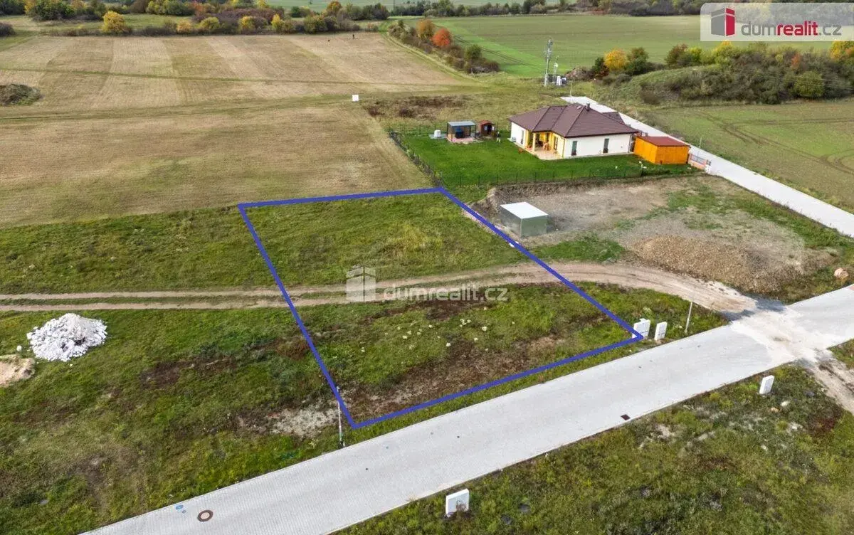 Kompletně zasíťovaný stavební pozemek plochy 813m2 v malebné