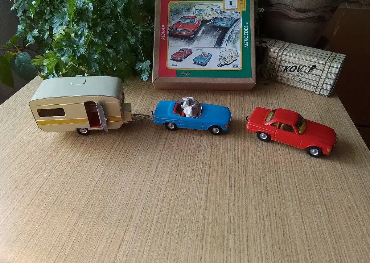 Mercedes set