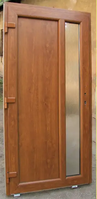 DVEŘE vchodové plastové GEALAN výroba ČR zlatý dub