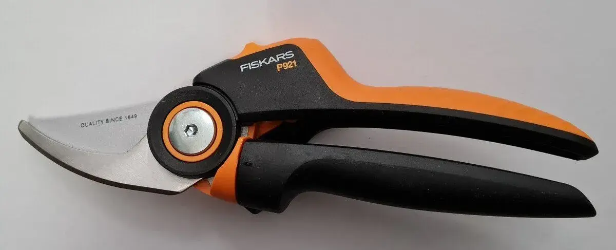 Fiskars P921 - Zahradní nůžky NOVÉ