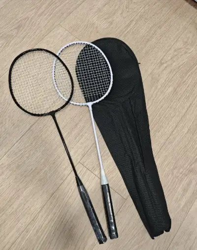 2x Badmintonová raketa, obal + košíčky