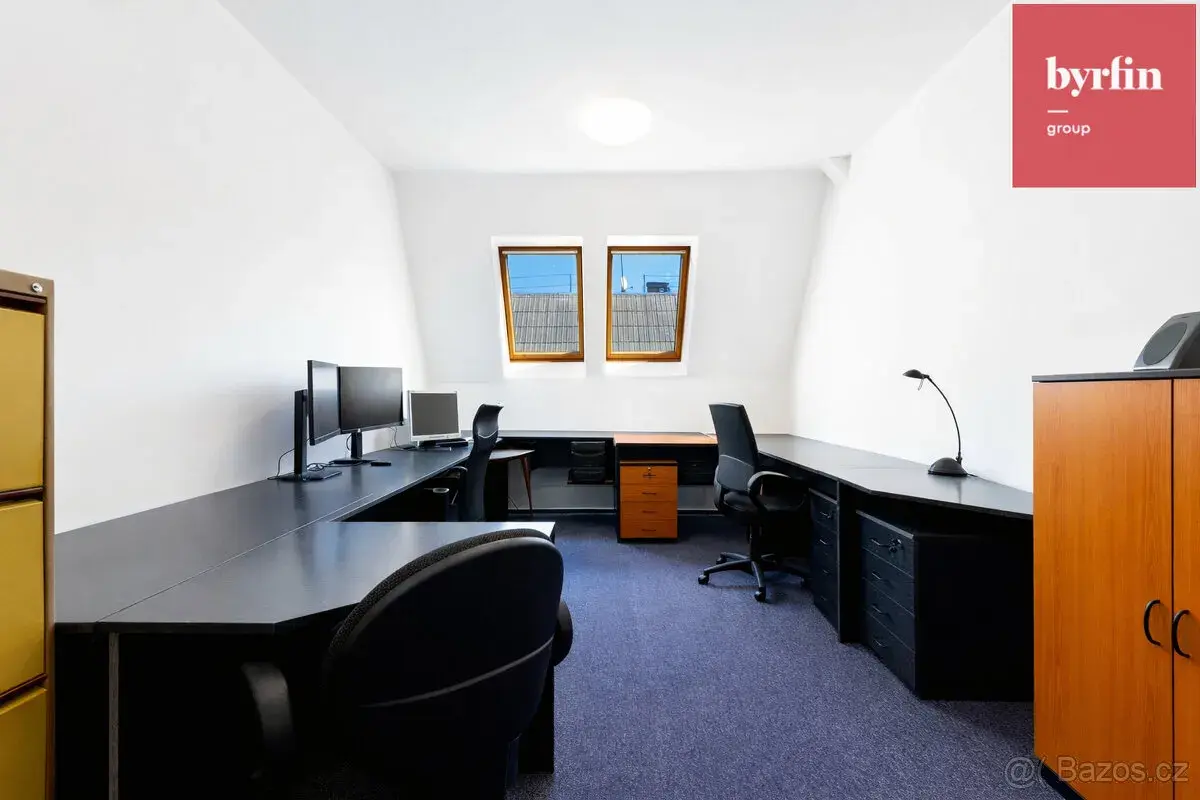 Celé podkrovní patro 203 m² v centru Ostravy – bydlení i inv