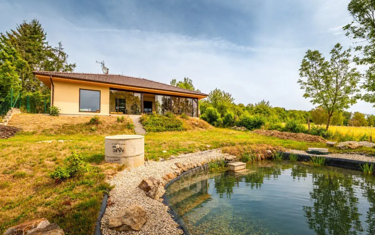Prodej rodinného domu 132 m², pozemek 899 m² - Nedabyle