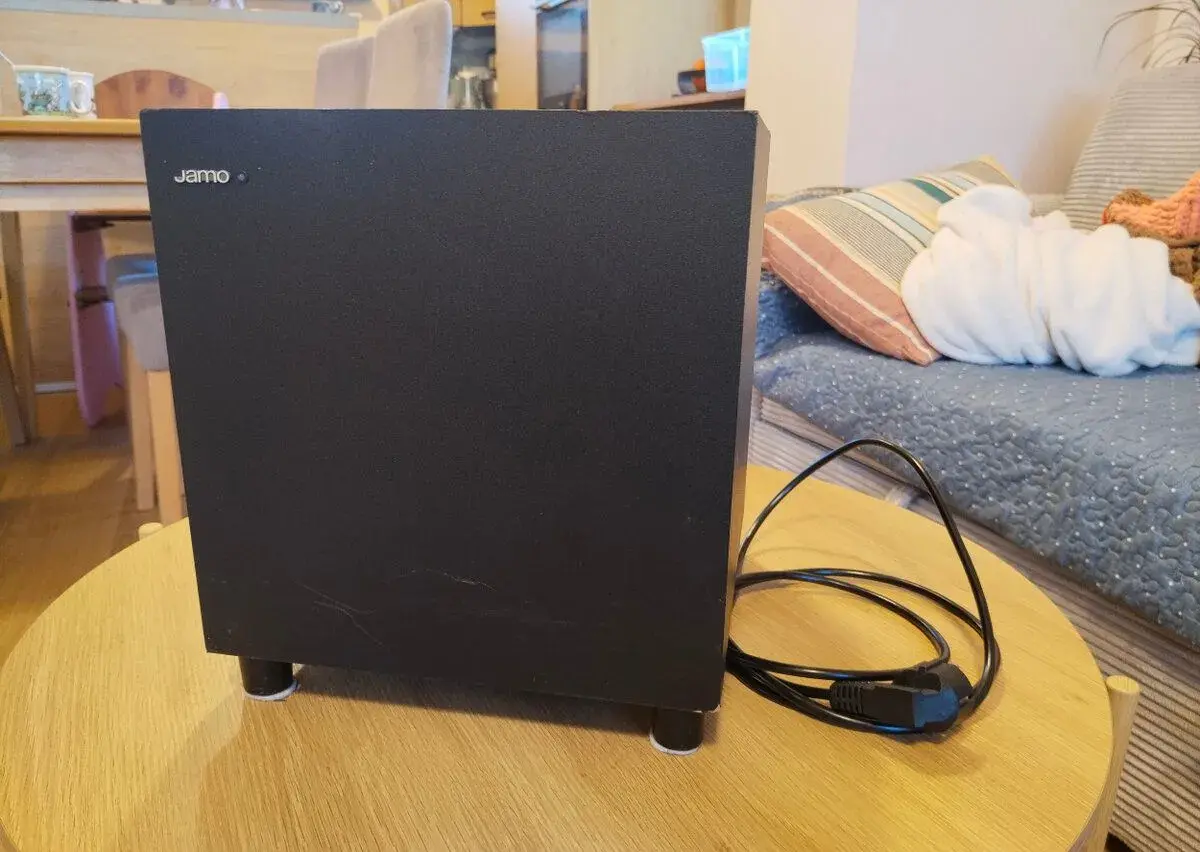 subwoofer Jamo 210
