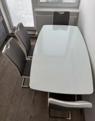 Designový jídelní set - stůl + židle