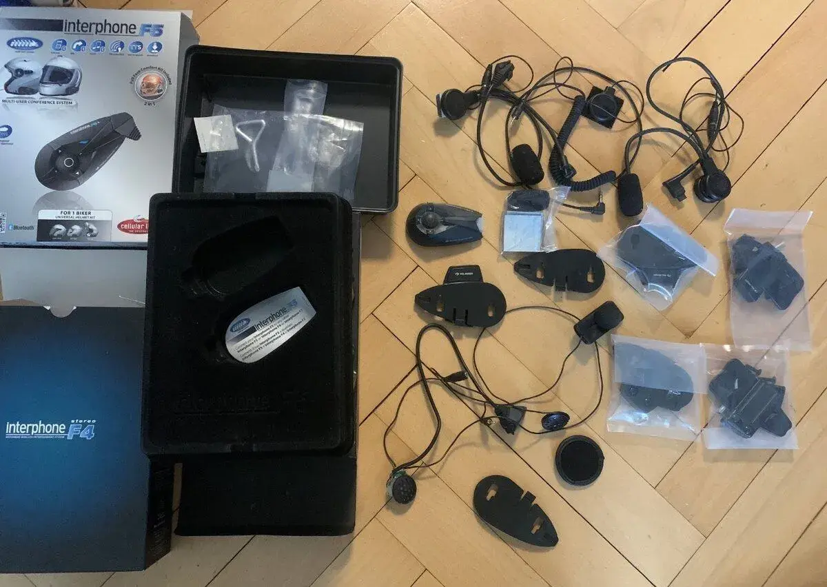 Interphone F5MC + dva headsety + F4 headset