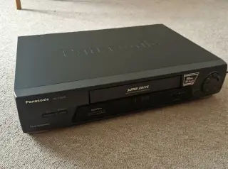 Videorekordér Panasonic s dalkovým ovladačem