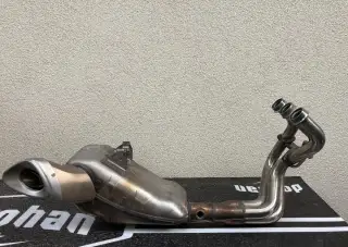 Yamaha MT-09 Tracer originální výfuk