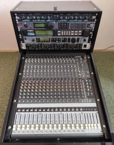 MACKIE Onyx 1640 + efektový rack