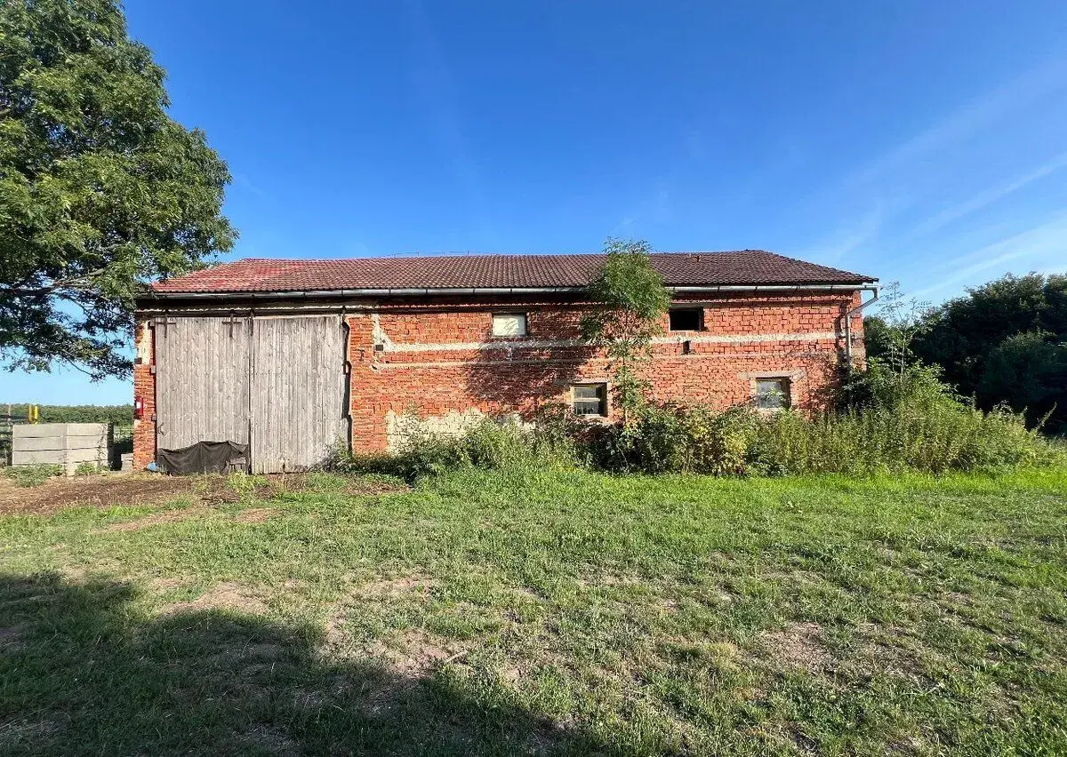 Prodej areálu s objektem 786 m², FVE a pozemky 8 514 m²