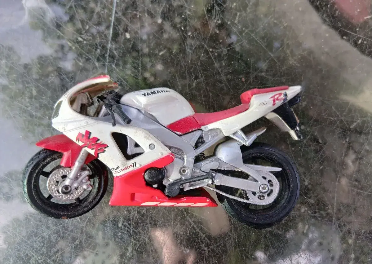 Yamaha YZF R1 1:18 Maisto