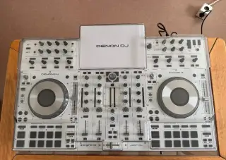 All in one konzoli Denon DJ Prime 4