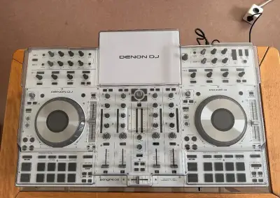 All in one konzoli Denon DJ Prime 4