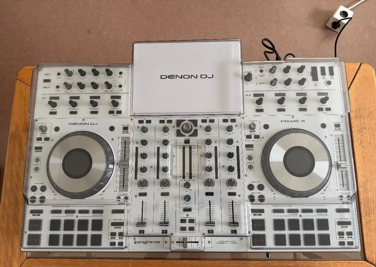 All in one konzoli Denon DJ Prime 4