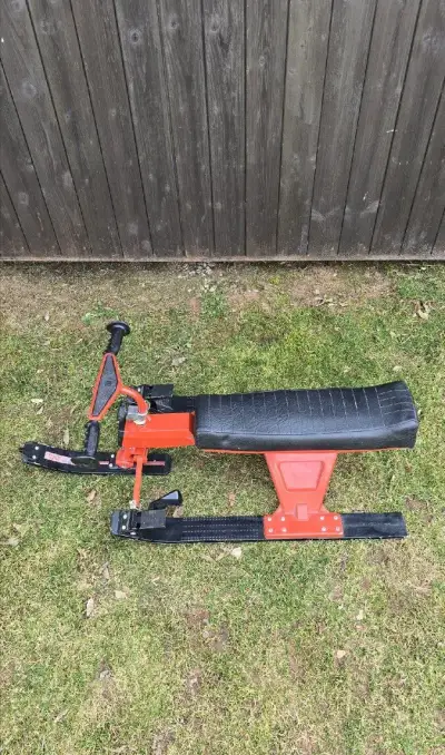 Retro saně ČUK A GEK – legendární skibob SSSR