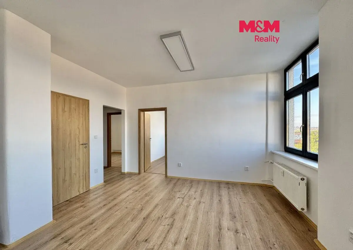 Pronájem kancelářského prostoru, 57m², Mělník,nám. Karla IV.