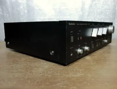 Zesilovač Technics.