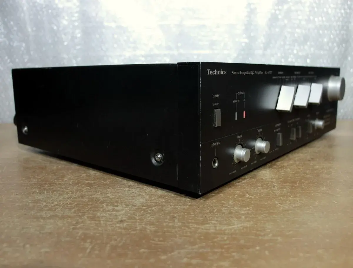 Zesilovač Technics.
