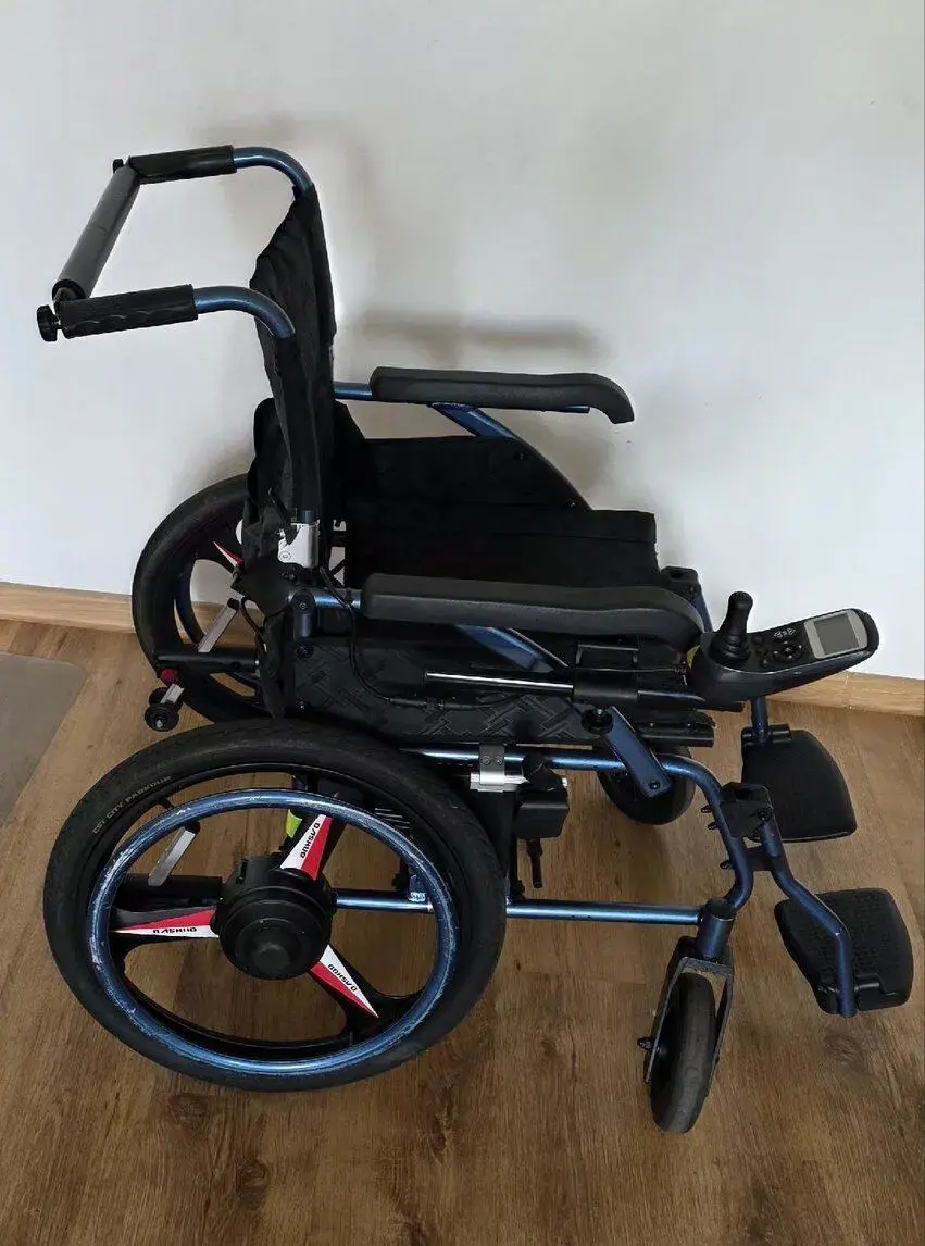 Odlehčený elektrický invalidní vozík GABI v záruce