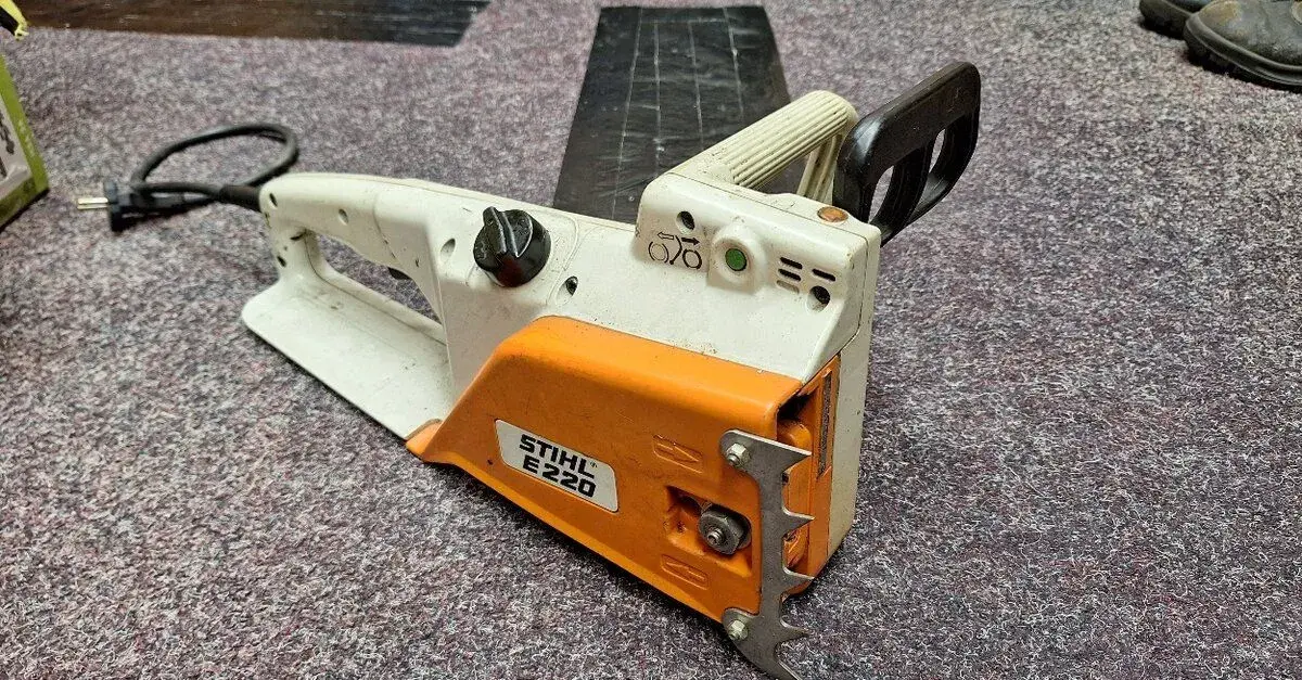 Elektrická pila STIHL E 220 – NEFUNKČNÍ / na náhradní díly