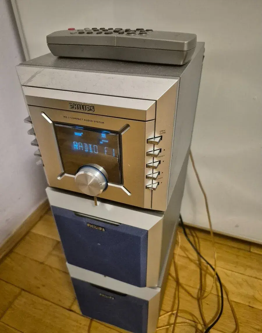 Stylový microsystém Philips MZ-3 (Vintage Y2K, rok 2001)