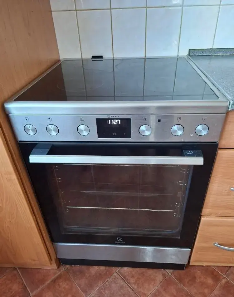 Sporák ELECTROLUX LKR64022AX