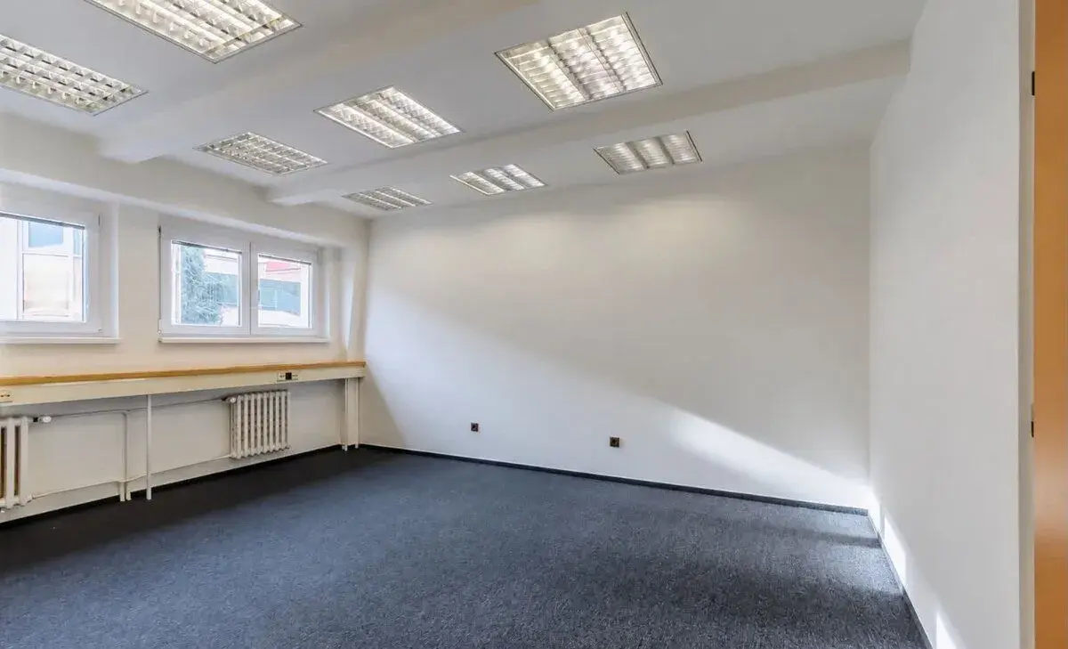 BEZ PROVIZEPronájem kanceláře 40 m² Praha 8 Karlín