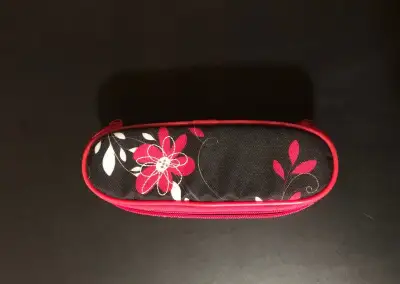 Menší dívčí penál s kamínky