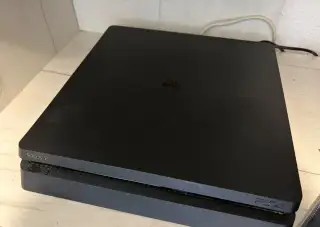 Ps4 slim + hry + účet s Fc27