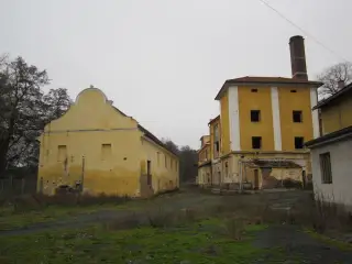 Skladovací a výrobní areál v Žichovicích