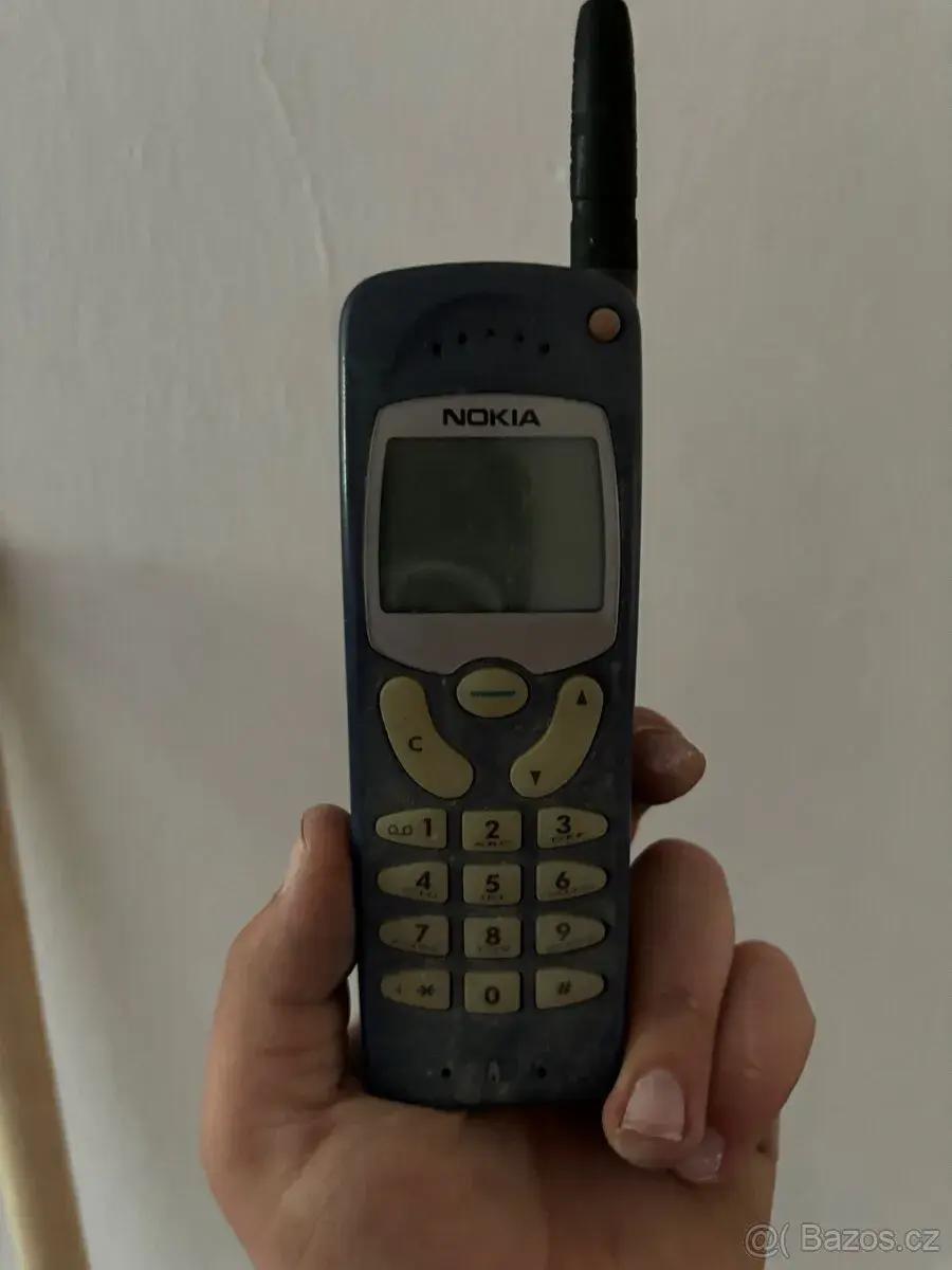 Staré tlačítkové telefony NOKIA - 2ks