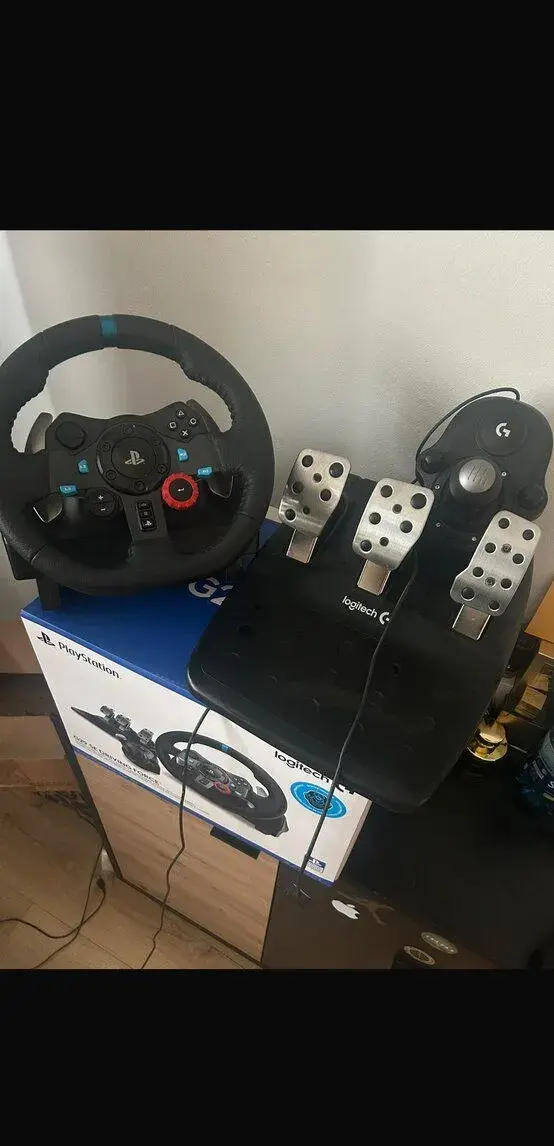 Herní volant PS5 Logitech