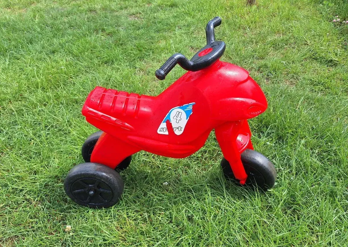 Odrážecí motorka tříkolová